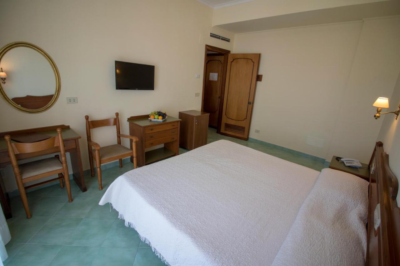 Hotel Terme Alexander 이스키아 외부 사진